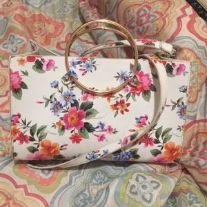 A flowered handbag 🌸🌷🌺